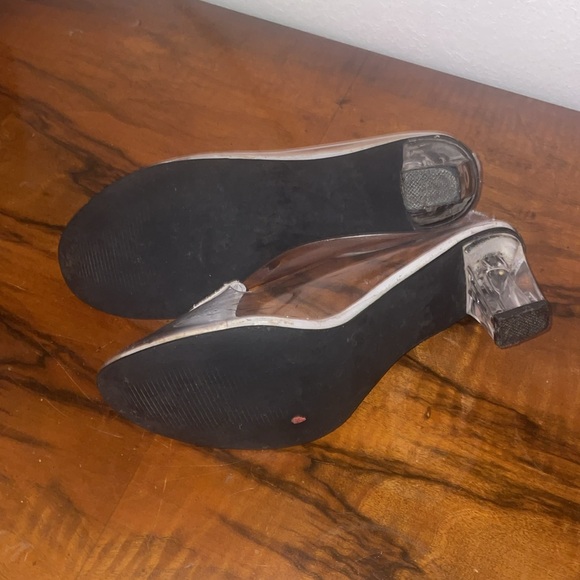 🍉 Women’s Size 10 Ellie Clear Plastic High Heels With Glitter Heart On Front - Picture 10 of 10